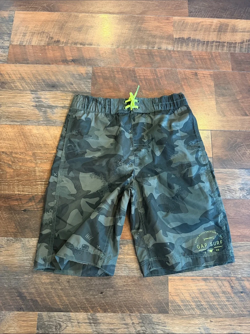 GAP Boys' Camo Swim Trunks with Lime Drawstring 10 (5240irina)